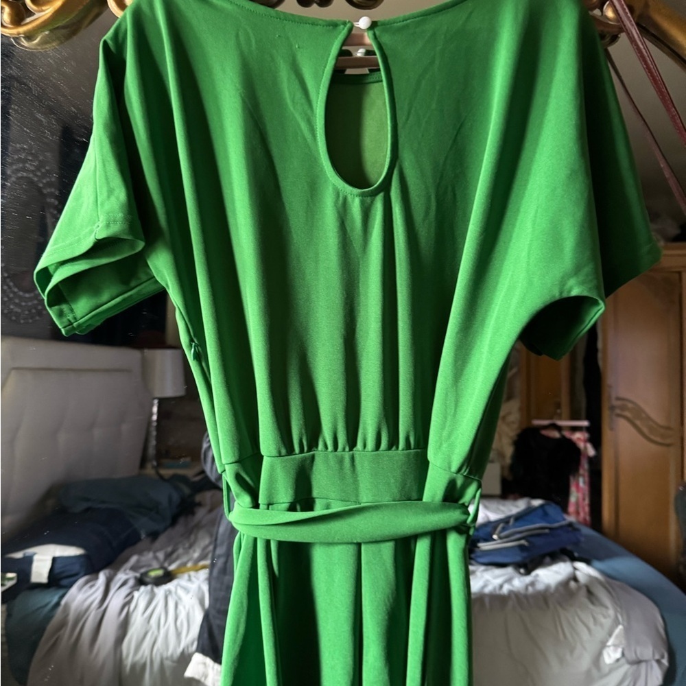 Green short sleeve jumpsuit size medium - Picture 4 of 11